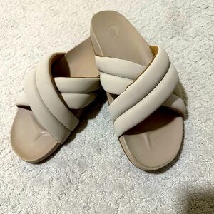 OluKai Hila Puffy Slide Sandals